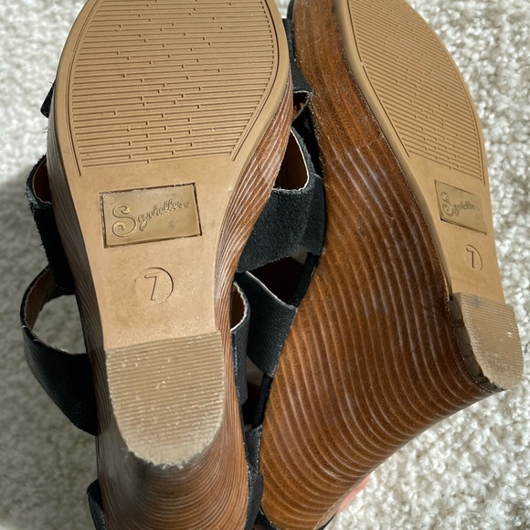 Seychelles black and tan wedges size 7 from
Charyli boutique - Picture 4 of 4